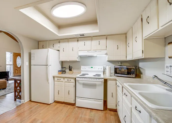 Near Fossil Creek & Trails: Scenic Cabin! * Pine