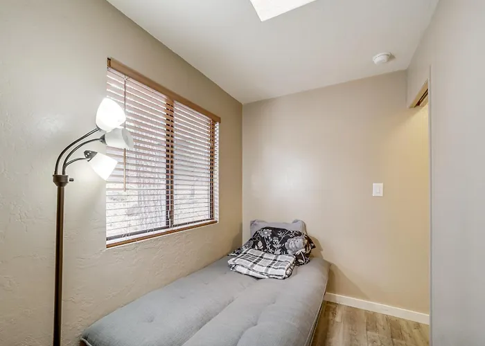 Near Fossil Creek & Trails: Scenic Cabin! Holiday home Pine