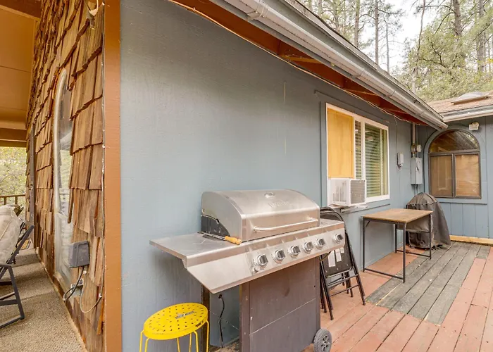 Near Fossil Creek & Trails: Scenic Cabin! Holiday home