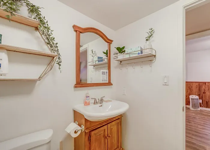Near Fossil Creek & Trails: Scenic Cabin! Holiday home Pine