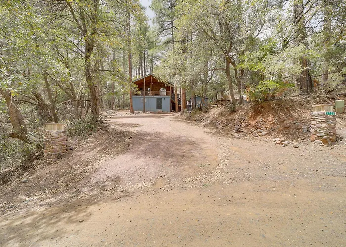 Near Fossil Creek & Trails: Scenic Cabin! Holiday home