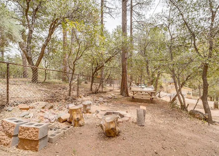 Near Fossil Creek & Trails: Scenic Cabin! Holiday home