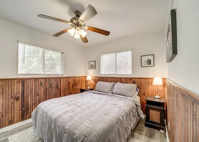 Near Fossil Creek & Trails: Scenic Cabin! * Pine